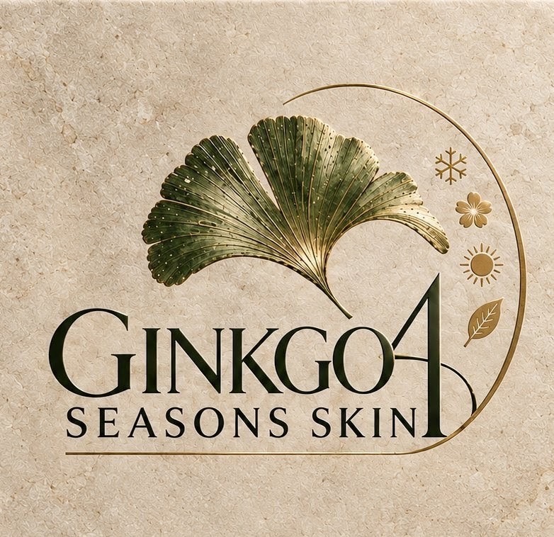 Originalmarkenlogo Ginkgo 4 Seasons Skin mit Ginkgoblatt und goldenen Jahreszeitensymbolen